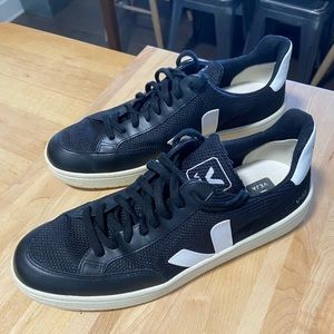 VEJA men’s sneakers